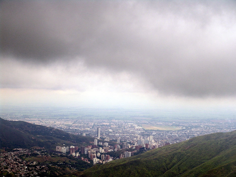 photo "Clouds over Cali" tags: architecture, landscape, 