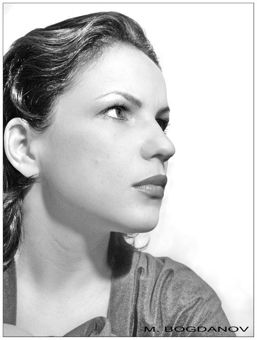 photo "Portrait in the hard light" tags: black&white, portrait, woman