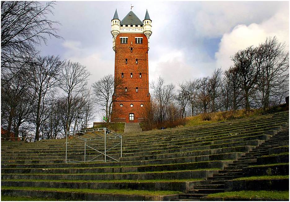 photo "The tower and arena theatre" tags: architecture, landscape, 