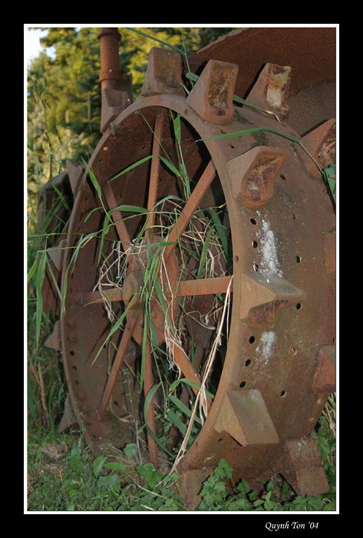 photo "Tractor Wheel" tags: still life, misc., 