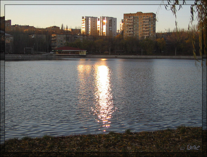 photo "A little bit of autumn" tags: landscape, sunset, water