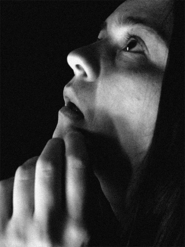 photo "... vo temninata / ... in the darkness" tags: black&white, portrait, woman