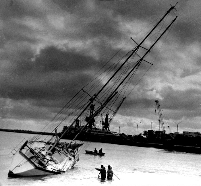 фото "Документальная история -фотографии "Шторм" см.мой" метки: черно-белые, репортаж, 