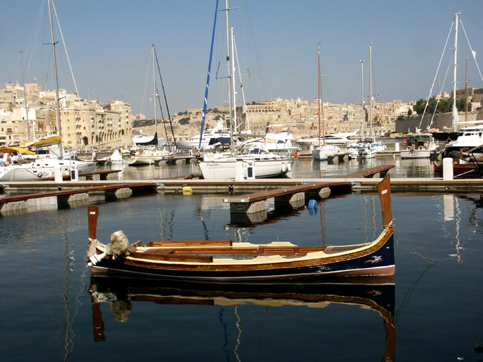 фото "my litle gondola (La Valletta)" метки: пейзаж, вода