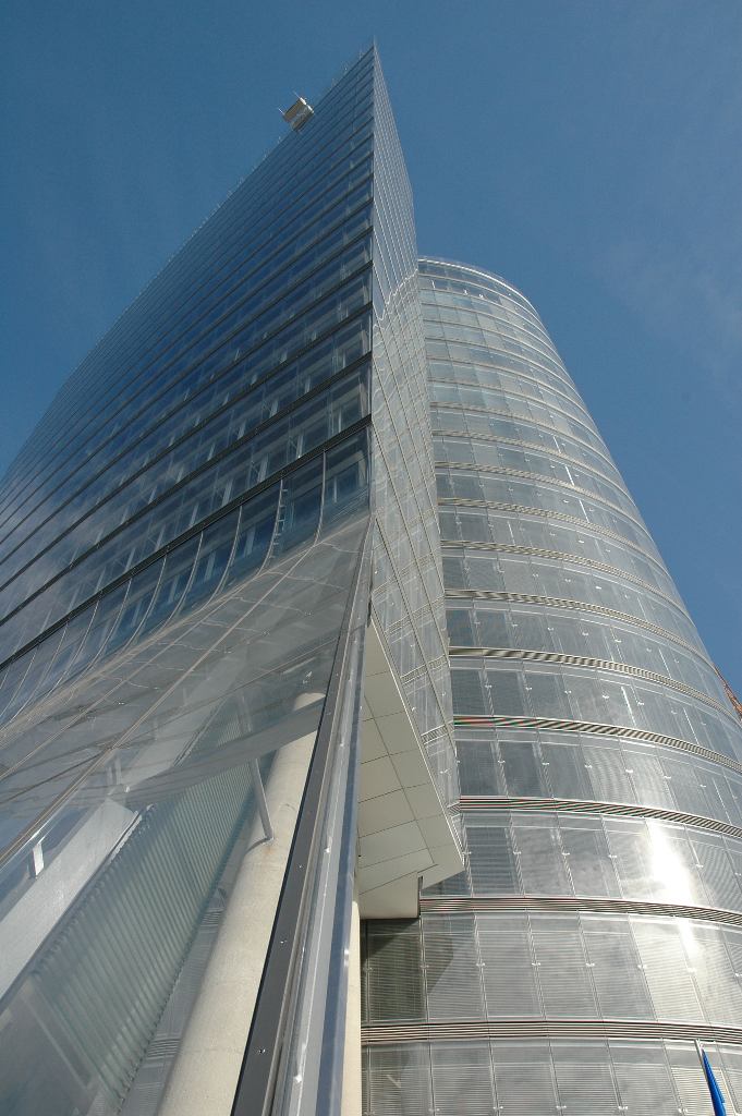 photo "Strange perspective" tags: architecture, landscape, 