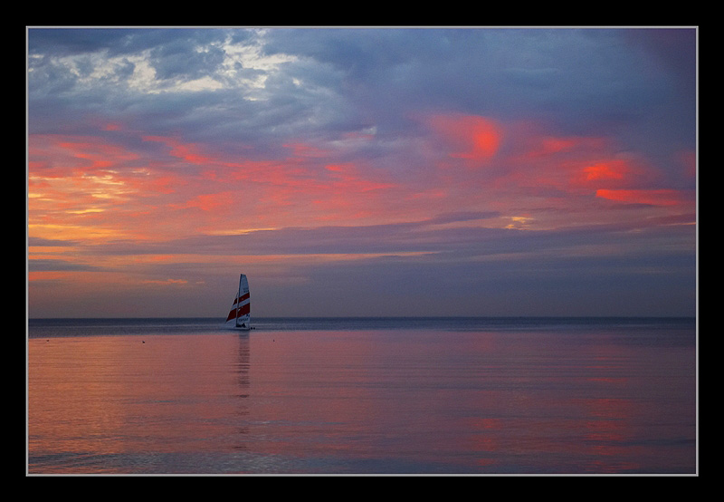 photo "Sail" tags: landscape, sunset, water