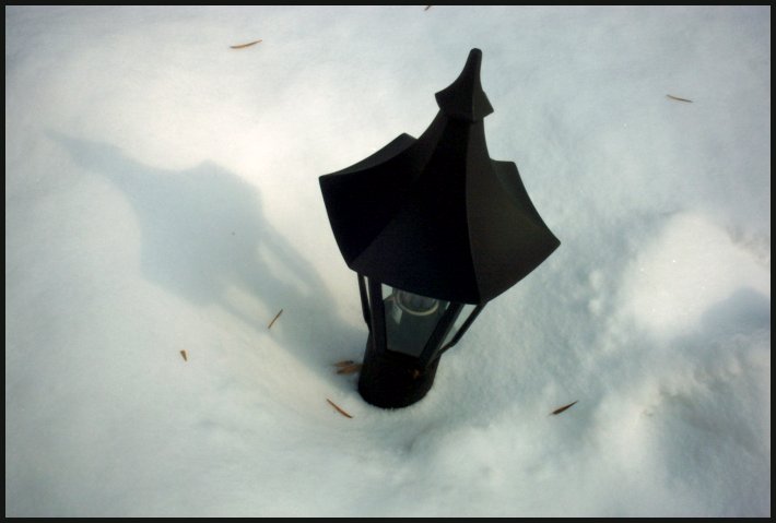 фото "The Lamp Under The Snow" метки: абстракция, пейзаж, зима