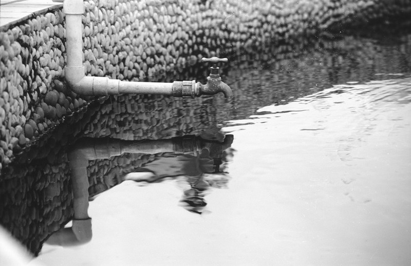 photo "water faucet" tags: black&white, travel, Asia