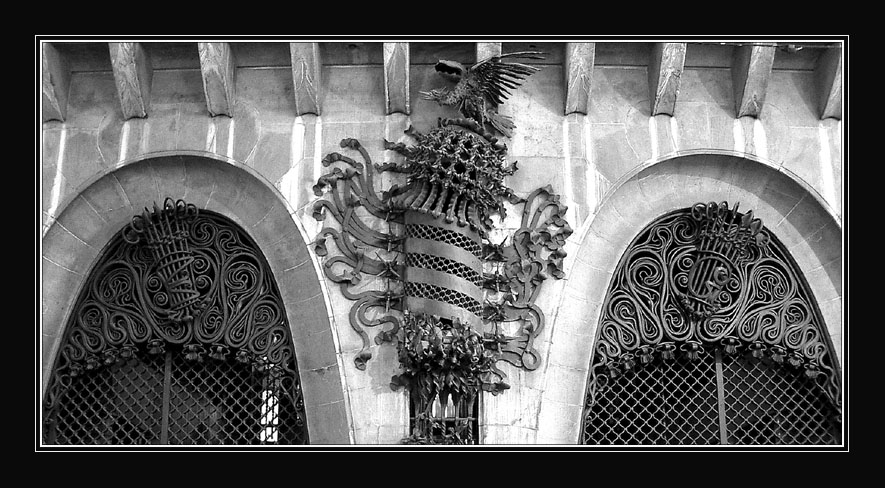 photo "Gaudi`s iron imagination" tags: travel, Europe