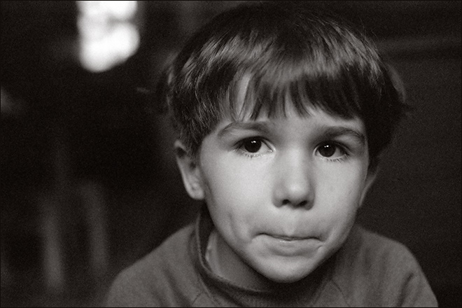 photo "#0168-0000" tags: portrait, black&white, children