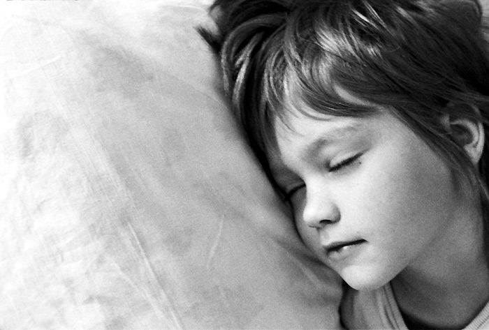 photo "sleep" tags: black&white, portrait, children