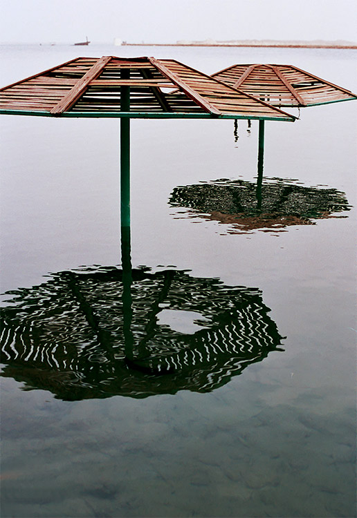 photo "Umbrellas!" tags: landscape, genre, water