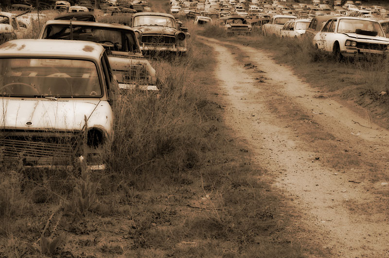 photo "Dead Cars Road" tags: genre, black&white, 