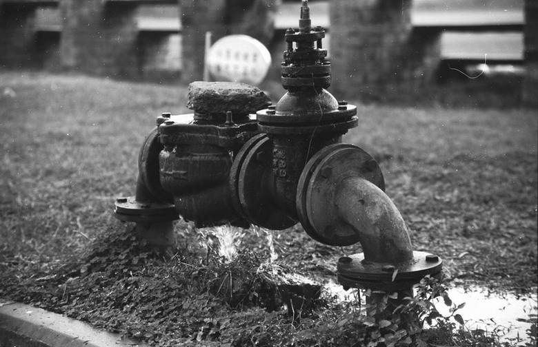 photo "water meter" tags: black&white, landscape, water