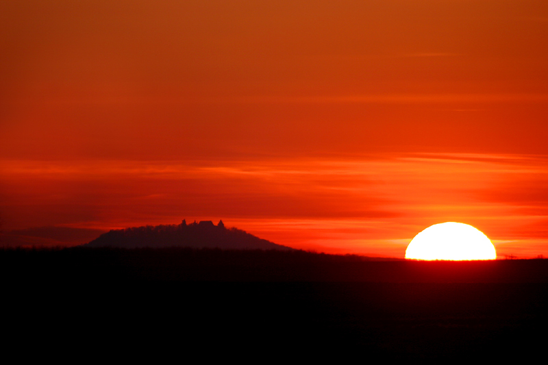 photo "sunset next to the castle" tags: landscape, sunset