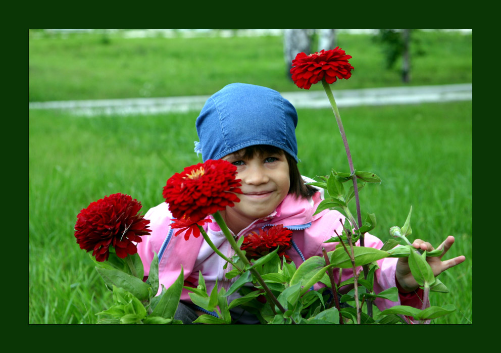 photo "Smile :)" tags: portrait, nature, children, flowers