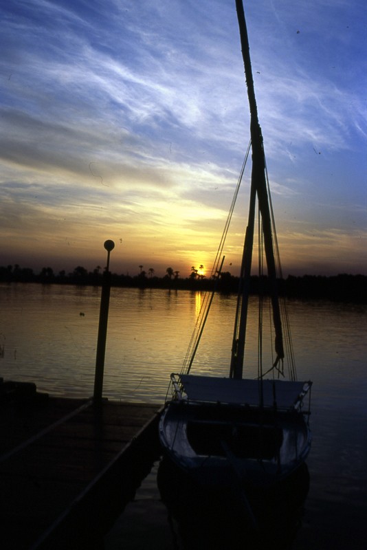 photo "Boat on sunset by Nile" tags: landscape, travel, Africa, sunset