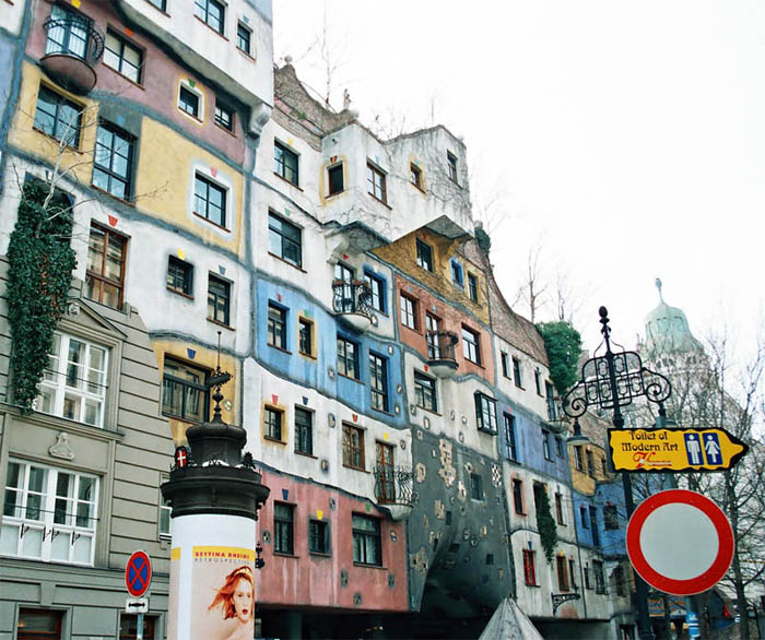 photo "A strange house" tags: architecture, travel, landscape, Europe