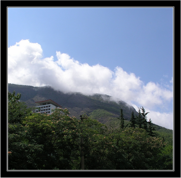 фото "... И облака неспешно перекатывались через гору..." метки: природа, путешествия, Европа