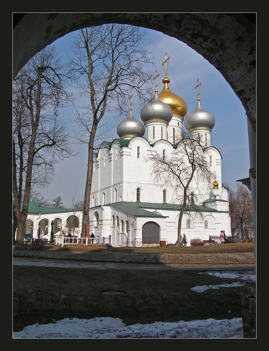 photo "The spring in the Novodevitchiy monastery" tags: architecture, landscape, spring