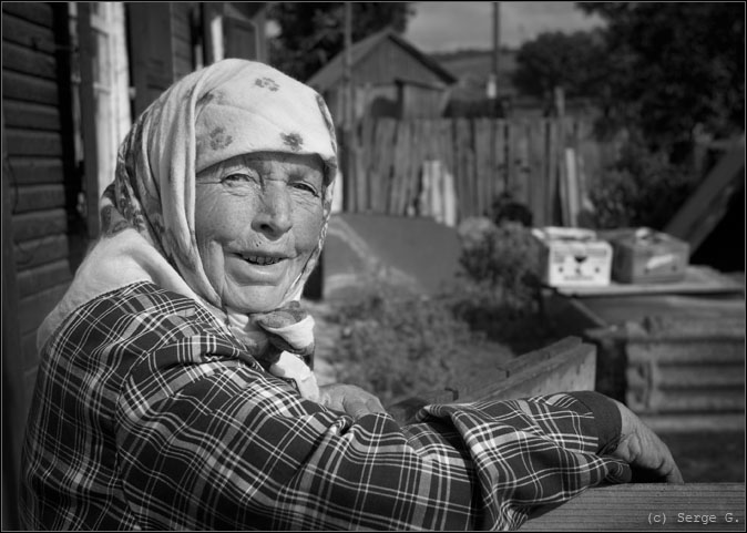 photo "Grandmother Anna near the house" tags: genre, black&white, 
