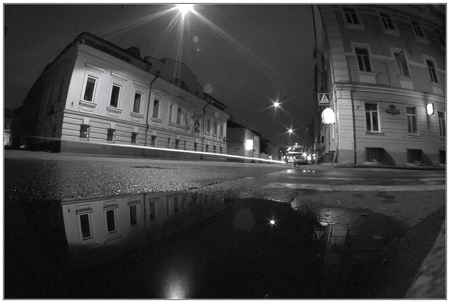 photo "Night. Street. Lamp" tags: black&white, architecture, landscape, 