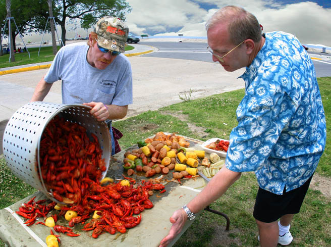 photo "Crayfish Boil" tags: reporting, 