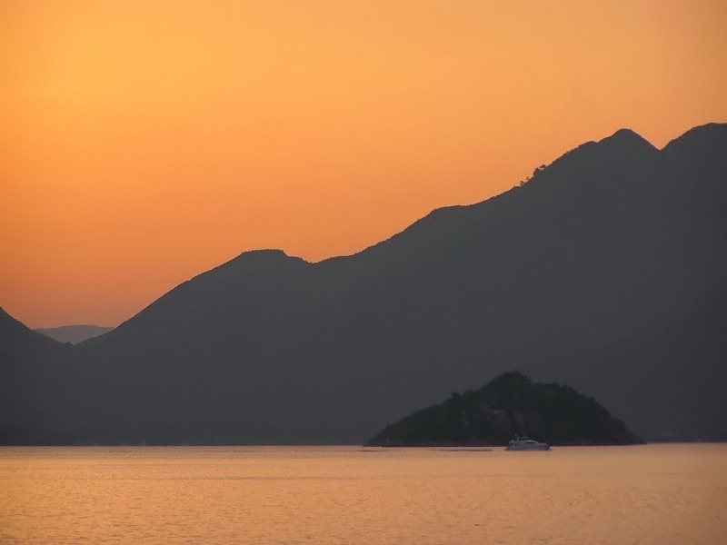 photo "Dawn on coast of the warm sea" tags: landscape, mountains, sunset