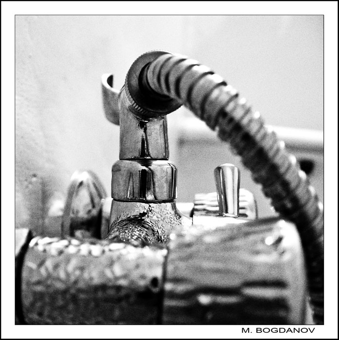 photo "Sanitary engineering aesthetics" tags: black&white, still life, 