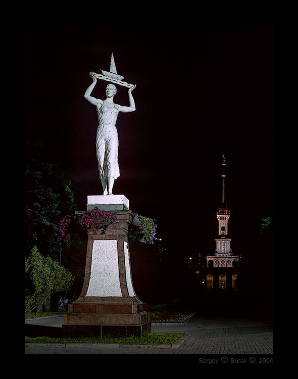 фото "Скульптура в ночи" метки: пейзаж, архитектура, ночь