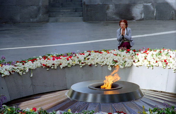 фото "Поклоняясь перед памятью жертв Геноцида..." метки: репортаж, жанр, 