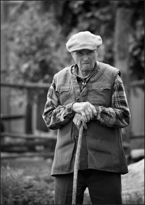 photo "Grandfather Karpenko with a stick" tags: macro and close-up, black&white, 