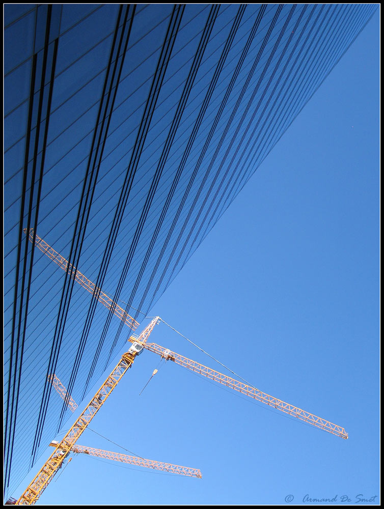 photo "Glass, sky and crane" tags: architecture, landscape, 