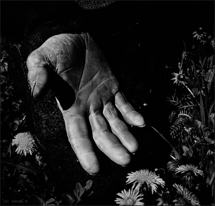 photo "The hands serving to the Earth" tags: genre, black&white, 