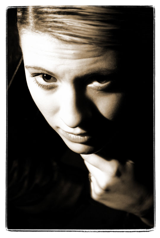photo "V." tags: black&white, portrait, woman
