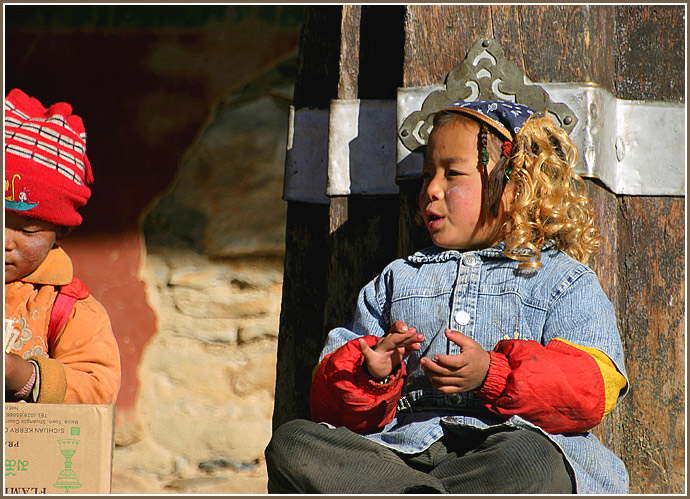 photo "The small singer" tags: travel, portrait, Asia, children