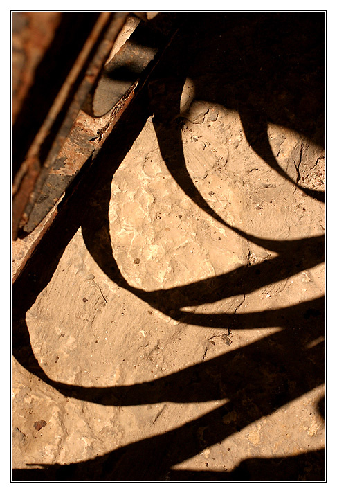 photo "about shadows..." tags: misc., architecture, landscape, 