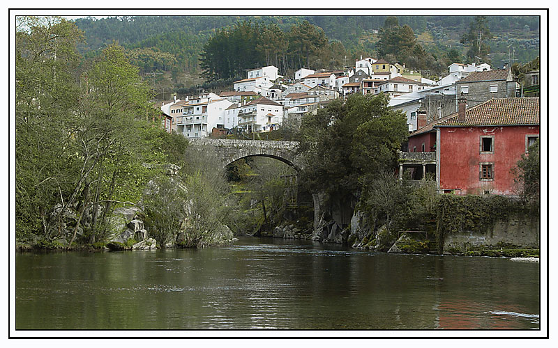 photo "An old bridge" tags: architecture, landscape, water