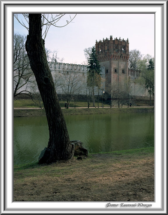 photo "Walls of an ancient monastery" tags: architecture, landscape, spring