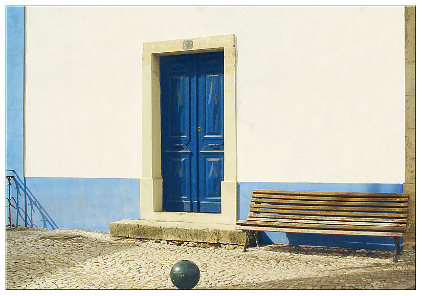 фото "Bench at door" метки: архитектура, пейзаж, 