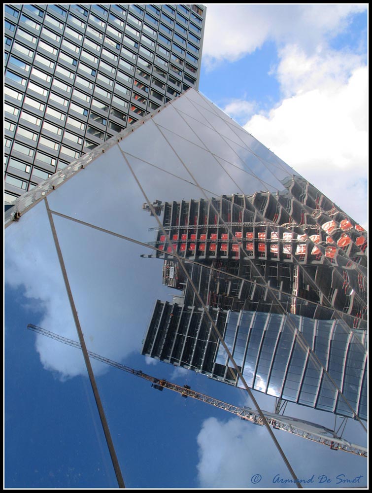 photo "Pyramide reflection" tags: architecture, landscape, 
