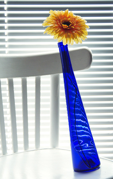 photo "Unstable still-life with an artificial flower" tags: still life, 