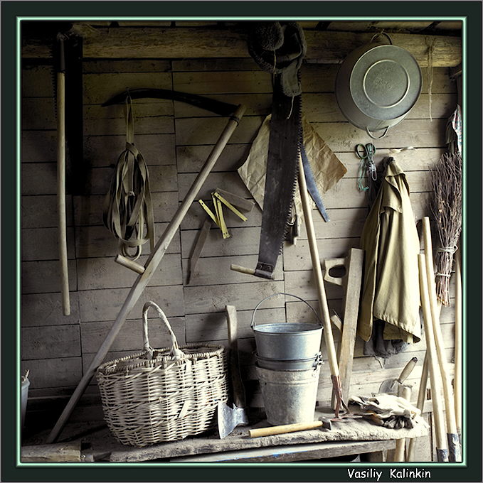 photo "In a garden small house at the Grandfather" tags: old-time, 