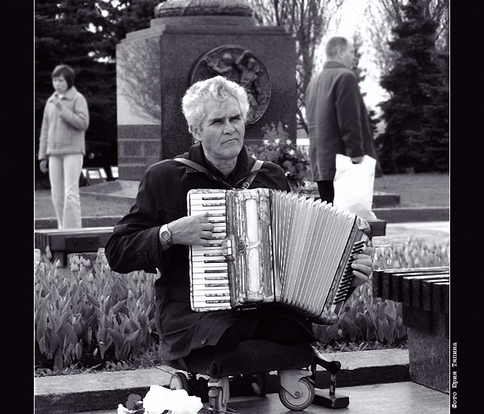 photo "Song of Victory" tags: reporting, black&white, 