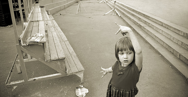 photo "dance.girl.street." tags: black&white, genre, 