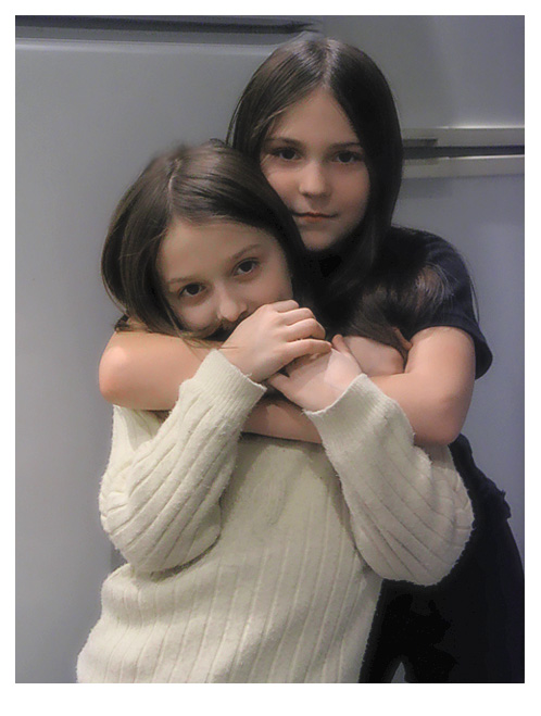 photo "Girlfriends & Refrigerator" tags: portrait, children, woman