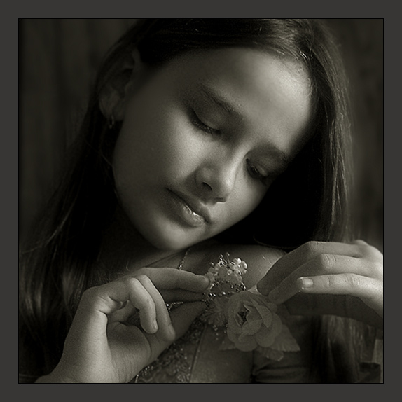 photo "Before a fancy-dress party... (fragment)" tags: portrait, black&white, children