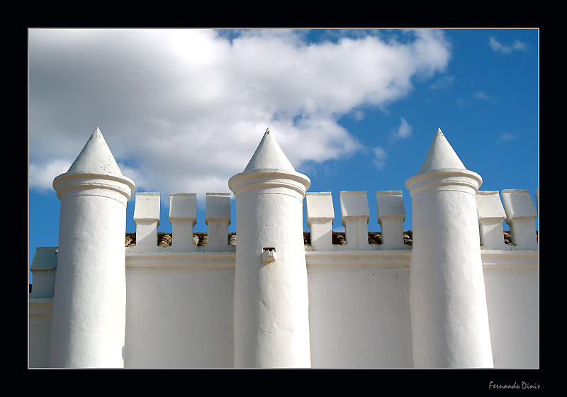 фото "Withe Castle" метки: архитектура, пейзаж, облака