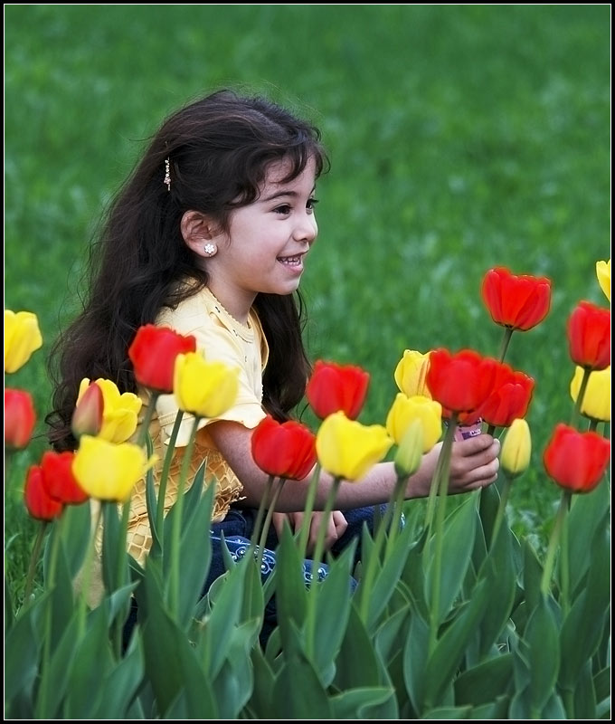 photo "Girl and tulips" tags: genre, misc., 