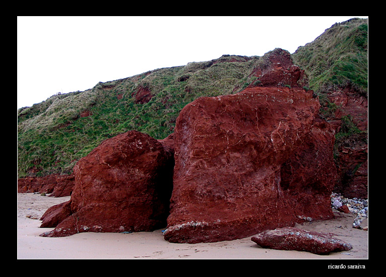 photo "strange rock in the beach" tags: travel, nature, Europe